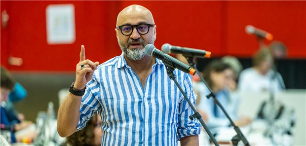 „Nicht mehr Demos brauchen wir, sondern mehr Widerspruch im Alltag“: Dr. Pedram Emami am Sonntag bei der MB-Hauptversammlung in Mainz.