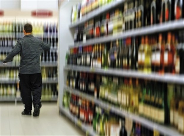 Kaum einer profitiert von Alkohol 9,9 Liter reinen Alkohol konsumierte jeder Einwohner im Jahr 2007 nach Angaben der Deutschen Hauptstelle für Suchtfragen.