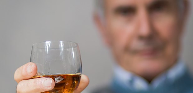 Das große Schweigen Alkohol-Problem? Zu entscheiden ist zwischen Fürsorge und Patienten-Autonomie.