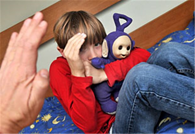 Bei Kindesmisshandlung soll die Schweigepflicht gelockert werden Angst vor der drohenden Hand. Ärzte sind oft die ersten, die Verdacht schöpfen.
