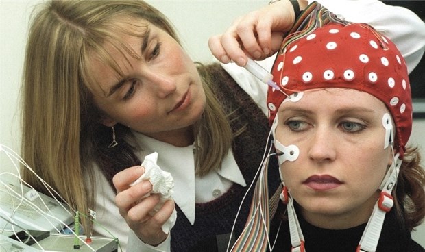 Anruf vor dem Anfall? Das Handy soll künftig Epilepsie-Patienten warnen Anhand von EEG-Daten will eine neue Software vor Anfällen warnen.