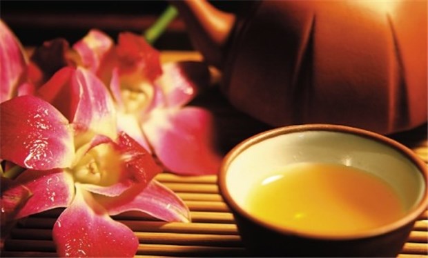 Hibiskus-Tee senkt systolischen Blutdruck um 13 mmHg Antioxidative Bestandteile von Hibiskus-Tee haben offenbar eine Blutdruck-senkende Wirkung, stellten US-Forscher fest.