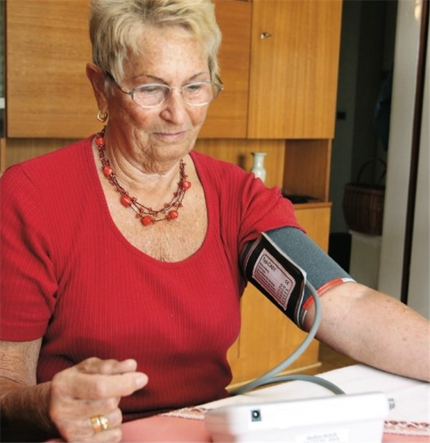Intelligente Haustechnik steht vor Durchbruch Auch Telemedizin, etwa mit regelmäßiger Blutdruckkontrolle von zu Hause, ermöglicht es Patienten, länger selbstständig zu leben.