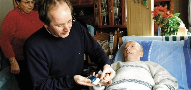 Palliativ-Teams verzweifeln an Kassen-Strategie Auch wenn Verträge mit Kassen oft fehlen: Schwerstkranke Patienten werden mit großem Engagement versorgt..