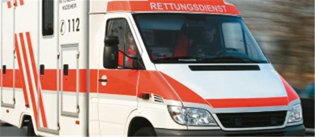 Rettungswagen sollen schneller am Unfallort sein Auf der Fahrt zum Einsatz: In Baden-Württemberg soll Patienten schneller geholfen werden.