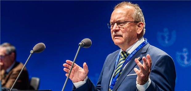 BÄK-Vorstandsmitglied Dr. Günther Matheis erklärte: Nach dem beabsichtigten Ausstieg der KBV sei „eine Übernahme des ÄZQ in die BÄK“ keine Option gewesen.&#xA;&#xA;&#xA;&#xA;&#xA;