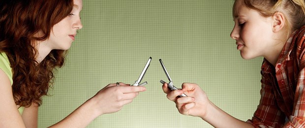 Allergie-Gefahr in jedem fünften Handy Beliebtes Spielzeug: Doch in jedem fünften Handy stecken potenzielle Allergene.
