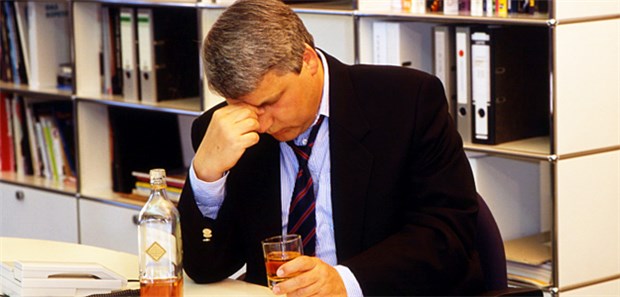 Die Sucht liegt in den Genen Besonders die Gene des Vaters haben großen Einfluss auf die Gefahr, an Alkoholsucht zu erkranken.