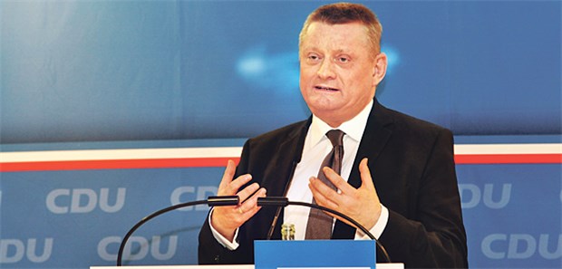 Gesundheitsminister setzt auf IT, Prävention und Früherkennung Bundesgesundheitsminister Hermann Gröhe (CDU) sprach sich für verstärkte Bemühungen um Präventionsangebote in Bad Segeberg aus.