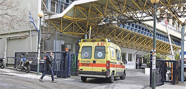 Ärzte ohne Job fliehen ins Ausland Das Evangelismos Hospital in Athen ist das größte in Griechenland. Auch hier wurden Stellen gestrichen.