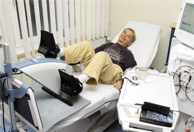 Ergometertraining auch während der Dialyse Das Training mit dem Bett-Ergometer steigert die Fitness und bessert die Effektivität der Dialyse.