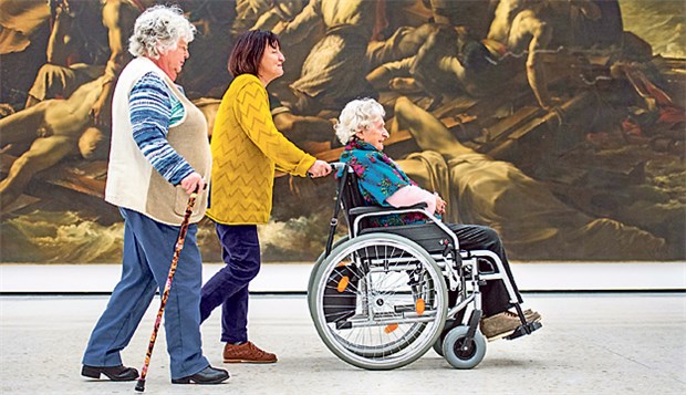 Wie Kunst fit hält Die Teilnehmer des Projekts "Artemis" in der Ausstellung des Städel Museums in Frankfurt am Main.