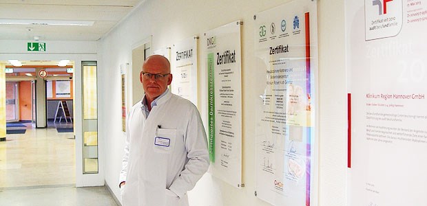 Qualitätsmanagement kann Mitarbeiter auch entspannen Dr.Martin Memming, Chefarzt des Robert-Koch-Krankenhauses in Gehrden ist ein großer Verfechter des Qualitätsmanagements.