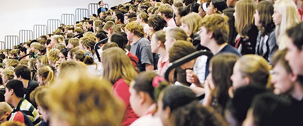 Der steinige Weg zum Medizinstudium Glück gehabt: Wer als Medizinstudent einen der Stühle im Hörsaal besetzt, hat bis zu drei Auswahlverfahren durchlaufen.