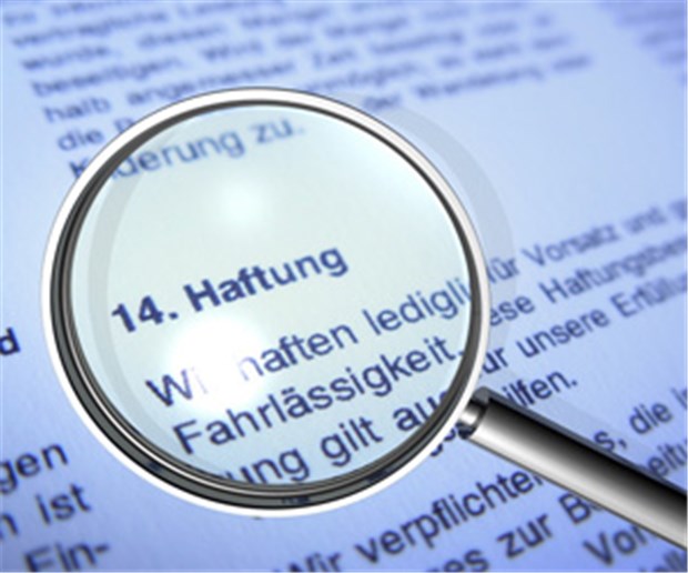 Urteil: Arzt haftet für die Fehler anderer Haftung: Ein genauer Blick hilft.