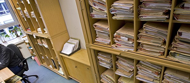 Bürokratie im Orkus Heimelig: Sieht es so in deutschen Amtsstuben des Gesundheitswesens aus?