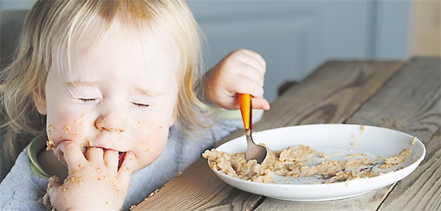 Muttis Halbwissen Igitt, schmeckt nicht: Kleinkinder übernehmen oft das Ernährungsverhalten der Eltern.