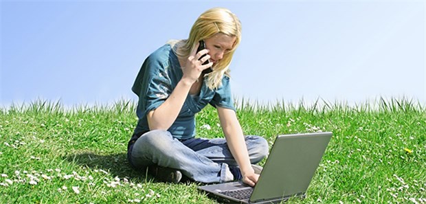 Wenn Arbeitnehmer in den Ferien nicht abschalten können Immer und überall erreichbar - ein Zwang, selbst im Urlaub: Realität für viele Menschen.