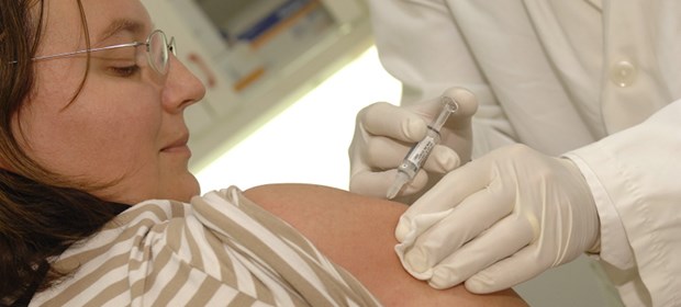 Pertussis vermehrt bei Erwachsenen Impfung bei Erwachsenen: Das empfehlen Experten auch gegen Pertussis.