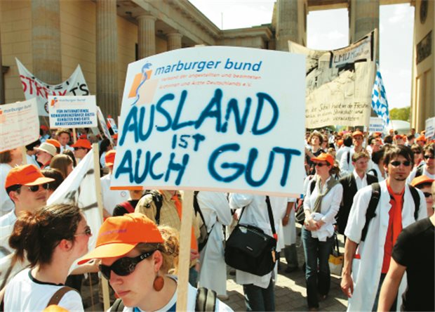 Geld und Arbeitsbedingungen müssen stimmen In den vergangenen Jahren haben Klinikärzte immer wieder für bessere Arbeitsbedingungen demonstriert.