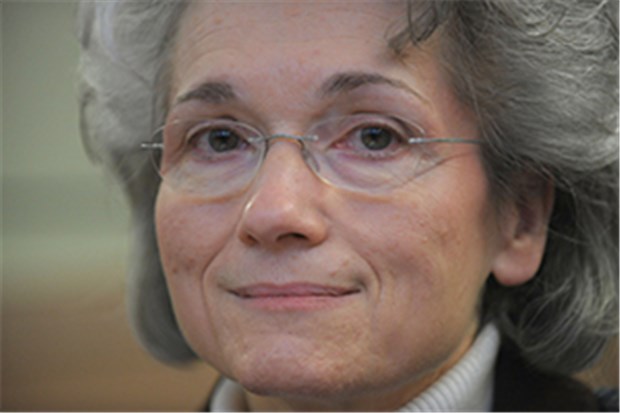 Mechthild Bach - "Im Paragrafendschungel in den Tod getrieben" Internistin Bach bei ihrem letzten Tag vor Gericht: Ihr Prozess und der Freitod erinnert einen Leser an "Hexenjagden".