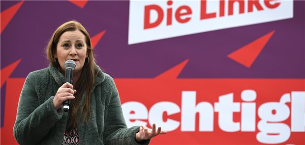 Janine Wissler, Co-Parteivorsitzende der Partei Die Linke, hier beim Auftakt der Wahlkampfphase der Partei zur Europawahl, setzt sich unter anderem für die Abschaffung der Privaten Krankenversicherung ein.