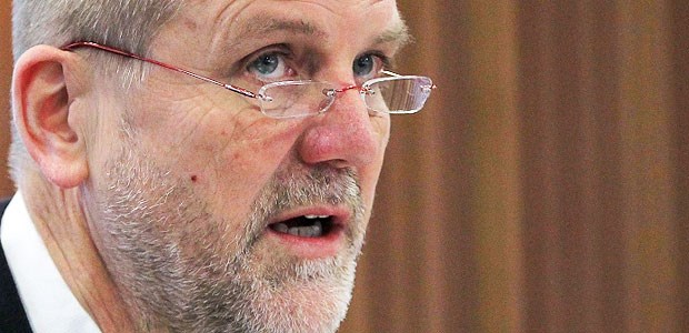Das Schweigen der Länder Jochen Hartloff, Verbraucherminister von Rheinland-Pfalz, brachte im Bundesrat die Einwände gegen das geplante Sterbehilfegesetz vor.
