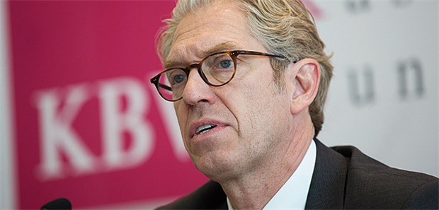 Digitalisierung bringt nicht mehr Arztzeit KBV-Chef Dr. Andreas Gassen sieht Fernbehandlungen per Telemedizin skeptisch.