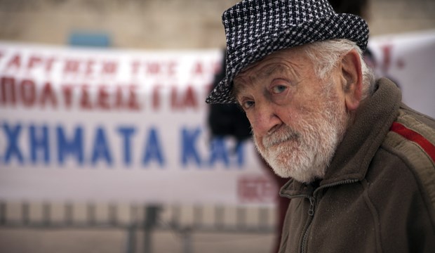 Eine tödliche Finanzkrise Krankes Land: Griechischer Rentner während eines Ärzte-Protests in Athen.