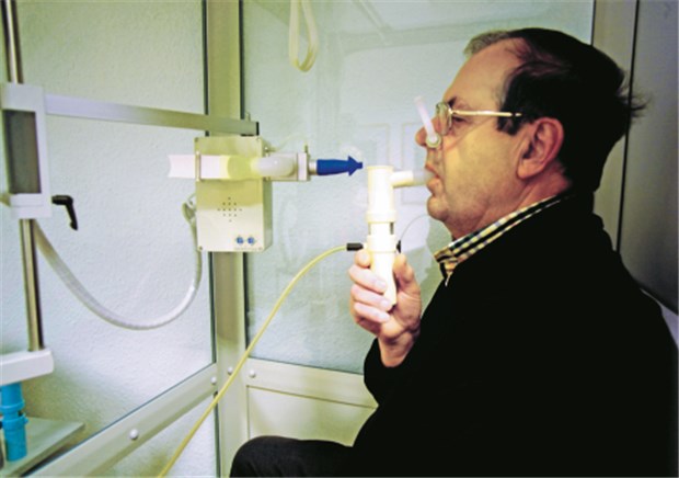 Medikation und Körpertraining lindern Symptome Mit Spirometrie lässt sich der Therapieerfolg bei COPD beurteilen.