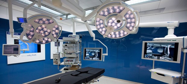 Hochleistungsmedizin in der Großstadt OP-Saal in Hamburg: Beispiel für High-Tech in der Großstadt.