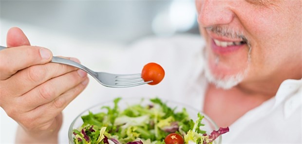 Von fünf Jahren Beratung ein Leben lang profitieren Öfter mal ein Salat: Der Rückgang tödlicher Herzinfarkte war in der Studie hauptsächlich auf gesunde Ernährung zurückzuführen, vermuten die Autoren.