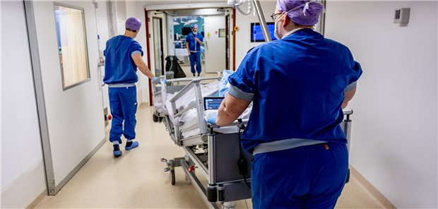 Pflegerat: Lauterbach soll sich der zwei gewaltigsten Aufgaben widmen Pflegekräfte auf Station: Die Ampel plant eine gesetzliche Grundlage für die Personalmessung in Krankenhäusern.