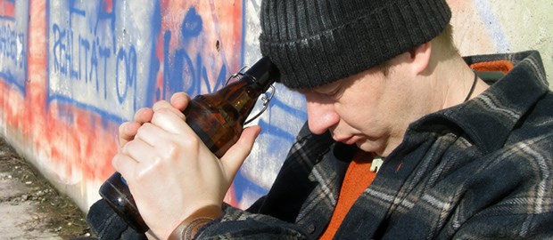 Depressive Arme, ausgebrannte Reiche Prekär: ein Risiko für Sucht und Depression.
