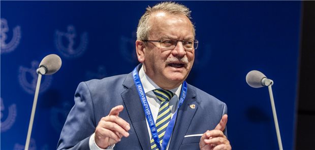 Rheinland-Pfalz Kammerpräsident Dr. Günther Matheis stellte am Donnerstag in Mainz die neue Musterfortbildungsordnung vor.