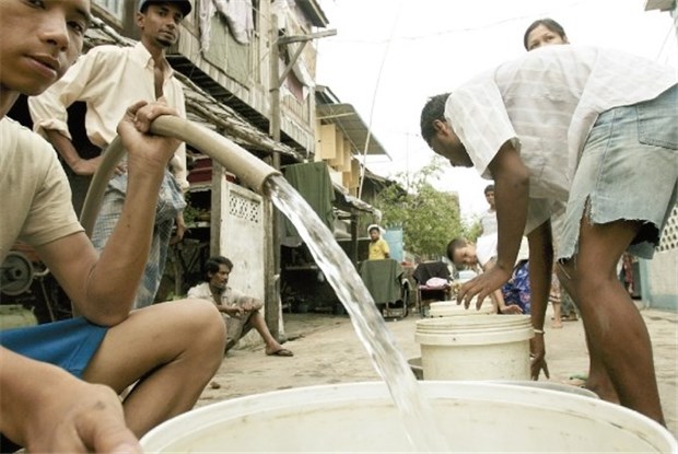 "Trinkwasser wird in Birma dringend gebraucht" Sauberes Wasser als Erste-Hilfe-Maßnahme: In Birma ist nach dem Wirbelsturm das Wasser knapp. Hilfsorganisationen warnen vor der Seuchengefahr.