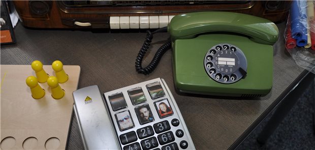 Telefon mit grüner Wählscheibe?
