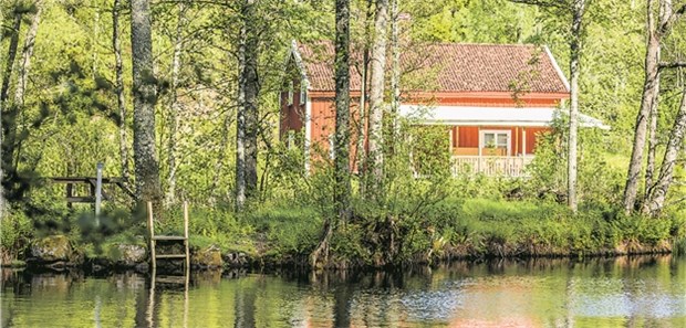 Urlaub besser mit Zeckenschutz planen! Traumurlaub mit Haus am See: In Südschweden ist dazu in vielen Regionen eine FSME-Impfung ratsam.