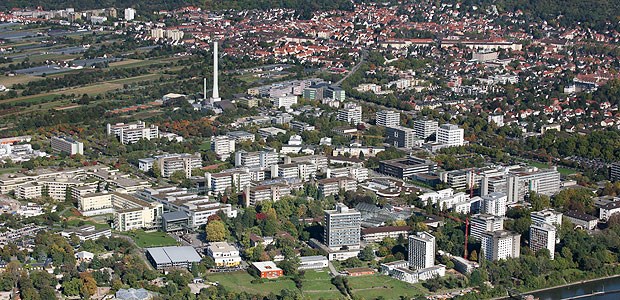 Jeder Steuer-Euro zahlt sich mehrfach aus Uniklinikum Heidelberg: Jeder Steuer-Euro zahlt sich aus.