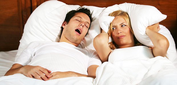 Schnarchen ist gefährlich Wer schnarcht, nervt nicht nur seinen Partner, sondern gefährdet sich womöglich selbst.