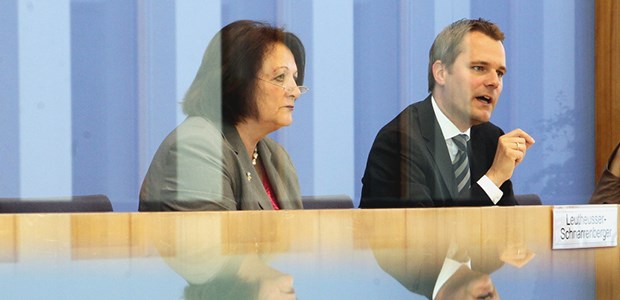 Bahrs Rückendeckung für Leutheusser Zweimal FDP: Leutheusser-Schnarrenberger und Bahr.
