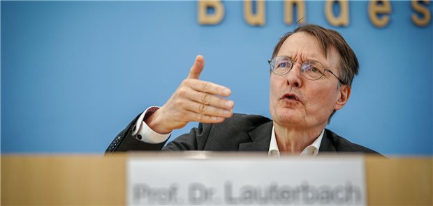 Will mehr Spezialisierung der Kliniken: Bundesgesundheitsminister Karl Lauterbach (SPD) am Mittwoch vor der Bundespressekonferenz.