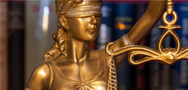  Der Marburger Bund (MB) muss im Zusammenhang mit dem seit 16. Mai laufenden Erzwingungsstreik am Hamburger Krankenhaus Tabea für einen arztspezifischen Tarifvertrag eine juristische Schlappe hinnehmen.