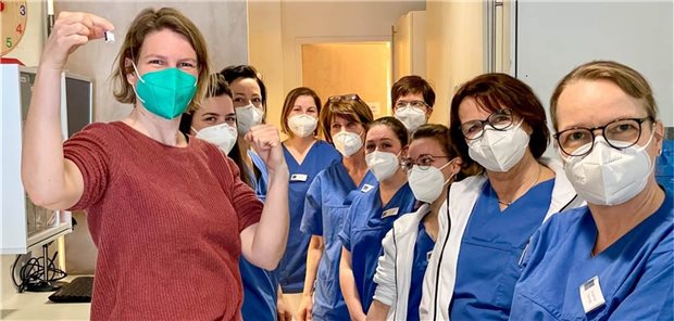  Die Freude ist groß: Das Team um Dr. Engel in der hämatologisch-onkologischen Praxis Altona freut sich auf die bevorstehende Impfkampagne. 