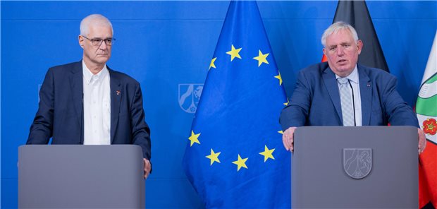  Karl-Josef Laumann (CDU,r.), Gesundheitsminister von Nordrhein-Westfalen, und Ingo Morell, Präsident der Krankenhausgesellschaft NRW, stellten am Dienstag die Bundesratsinitiative für eine bessere Finanzausstattung der Krankenhäuser vor.