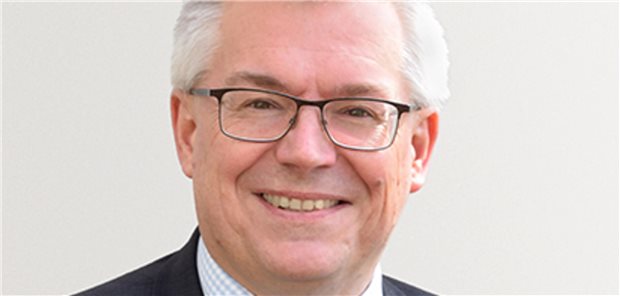 Plasma Medicine Award für Steffen Emmert aus Rostock Professor Steffen Emmert, Direktor der Klinik und Poliklinik für Dermatologie und Venerologie der Universitätsmedizin Rostock, erhält den Plasma Medicine Award.