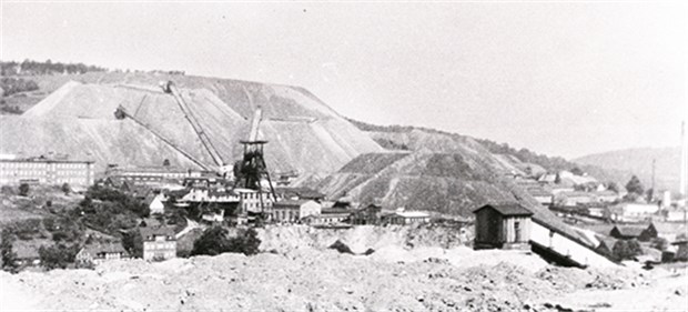 Blühende Landschaften, vernarbende Wunden ... Uranbergbau der SDAG Wismut zu DDR-Zeiten. Heute ist Schlema wieder das, was es einst war: ein Kurort.