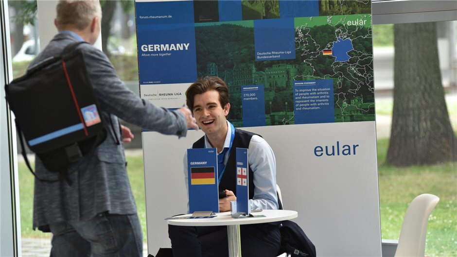 ... sowie die globalen Entwicklungen bei der Versorgung von Patienten mit rheuma...