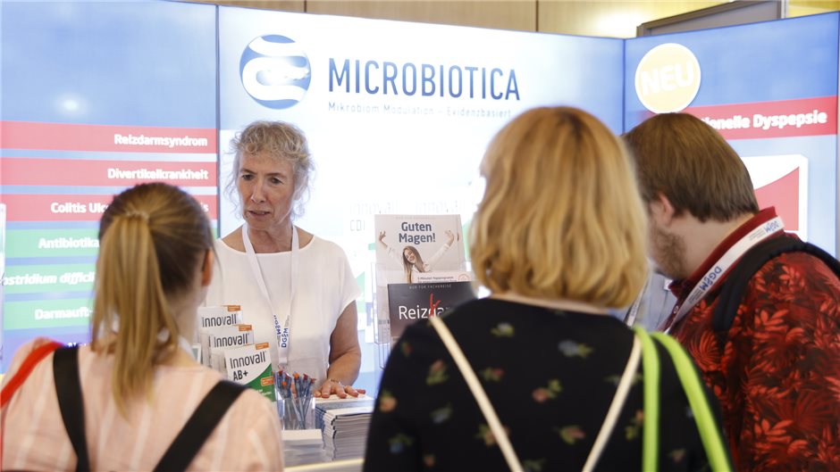 ... und Informationen an den Ständen der Industrie eingeholt werden. 