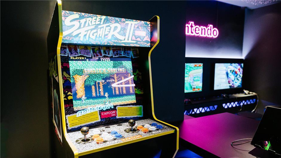 Für die Junggebliebenen gibt es auch einen Arcade-Spielautomaten